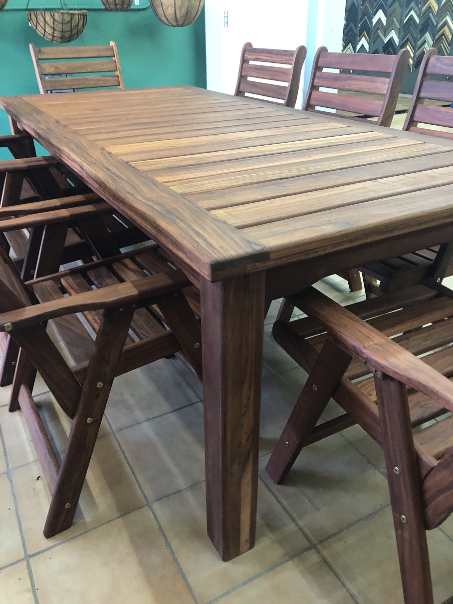 African Range outdoor table and chairs Solido Concepts