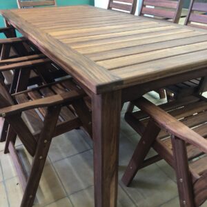African Range outdoor table and chairs