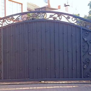 Sliding gate with plate and decor.