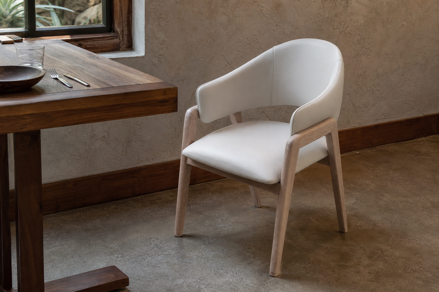 Curved chair by Solido Concepts